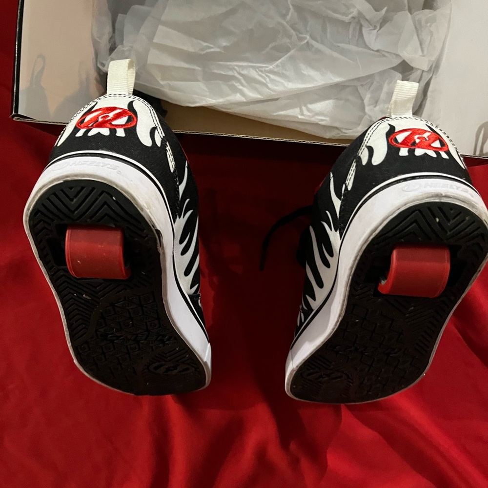 Heelys Original Wheeled Shoes - Picture 4 of 5